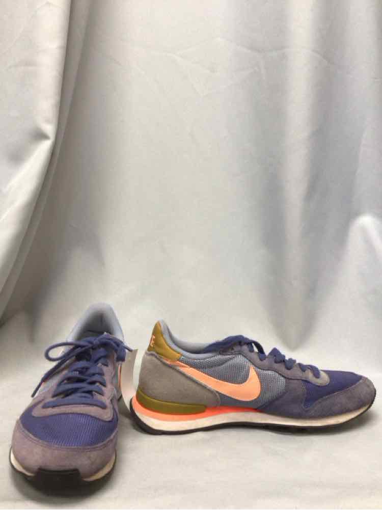 NIKE SIZE 9 Ladies SHOES One More Time Family