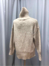 INDUSTRY SIZE LARGE Ladies TOP