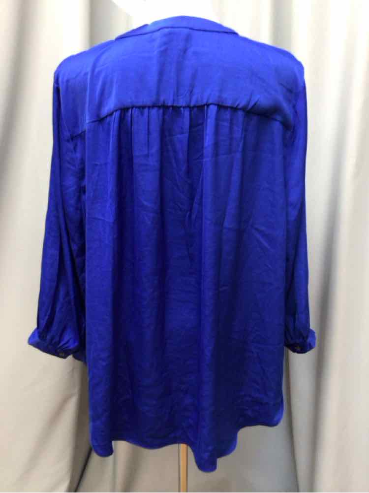 VINCE CAMUTO SIZE MEDIUM Ladies BLOUSE