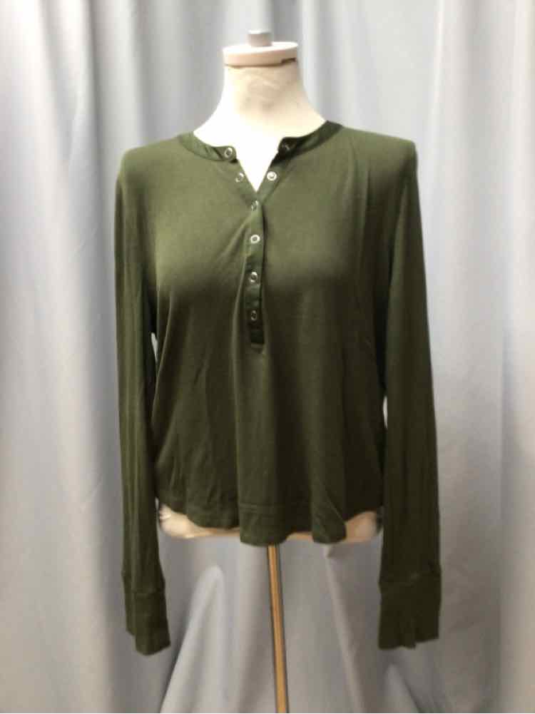 EVEREVE SIZE LARGE Ladies TOP