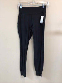 LULULEMON SIZE 4 Ladies EXERCISE