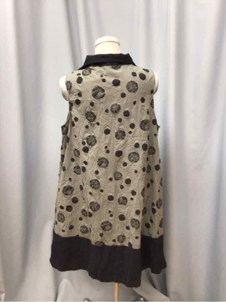 CHALET SIZE MEDIUM Ladies DRESS