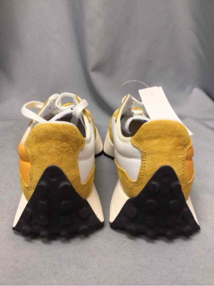 NEW BALANCE SIZE 8 1/2 Ladies SHOES