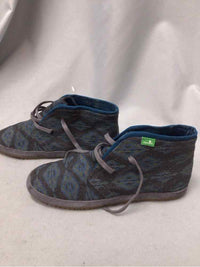 SANUK SIZE 7 Ladies SHOES