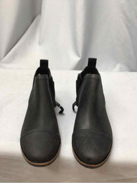 TOMS SIZE 5 1/2 Ladies SHOES
