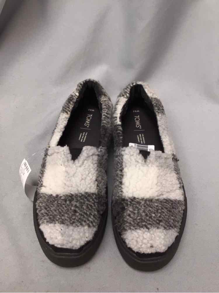 TOMS SIZE 9 1/2 Ladies SHOES