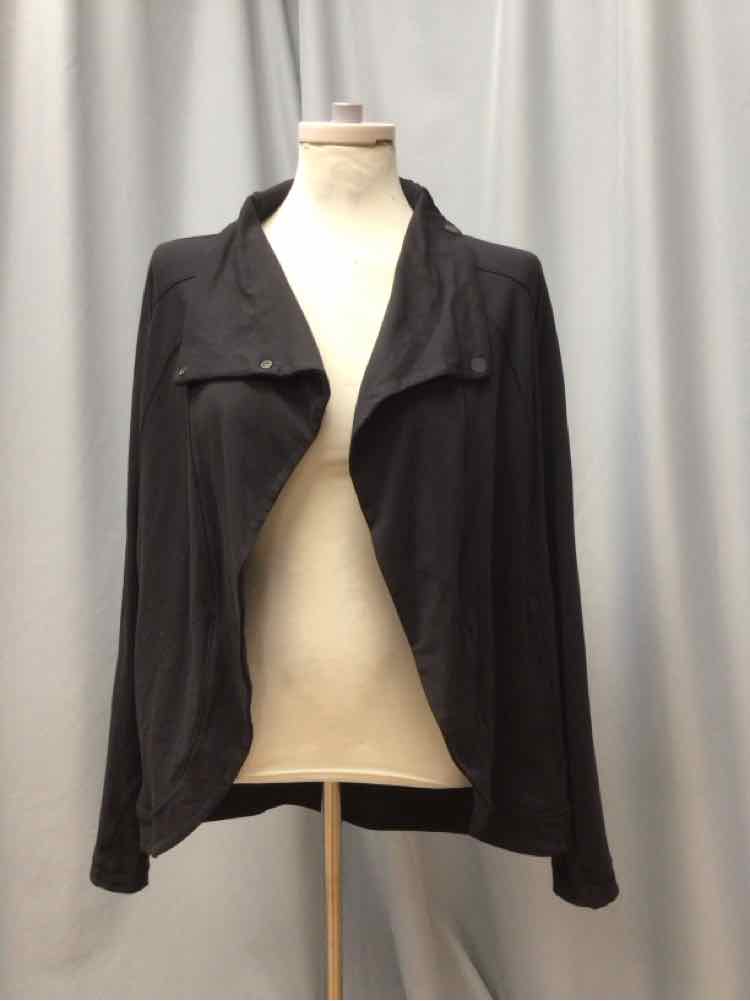 LULULEMON SIZE 4 Ladies EXERCISE