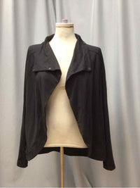 LULULEMON SIZE 4 Ladies EXERCISE