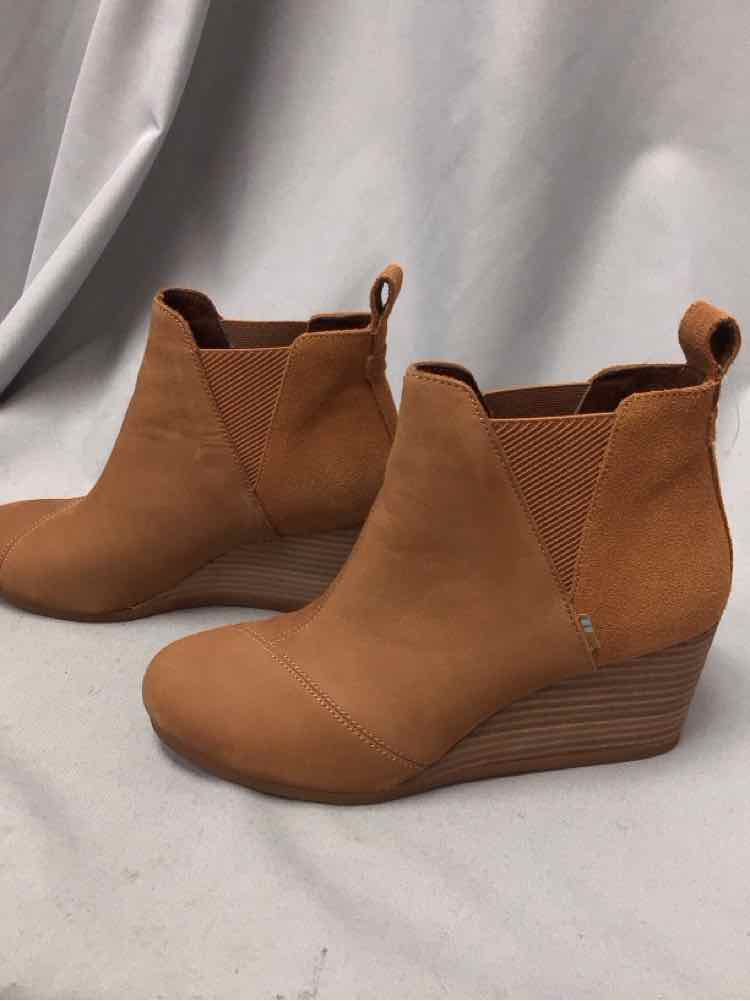 TOMS SIZE 9 Ladies SHOES