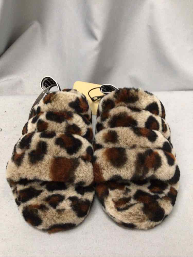UGG SIZE 6 Ladies SHOES