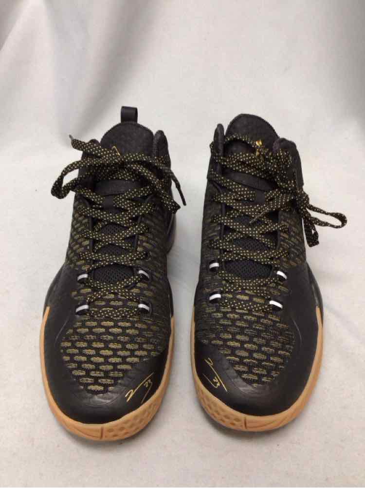 SIZE 9 PEAK Men's SHOES