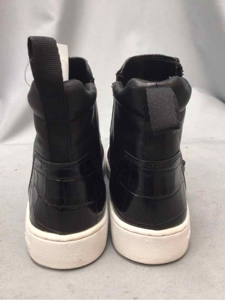 MICHAEL KORS SIZE 6 1/2 Ladies SHOES