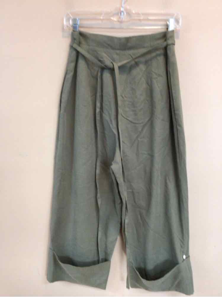 BCBG SIZE MEDIUM Ladies PANTS