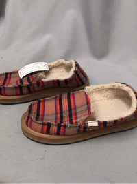 SANUK SIZE 7 Ladies SHOES