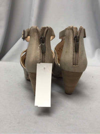 VINCE CAMUTO SIZE 8 1/2 Ladies SHOES