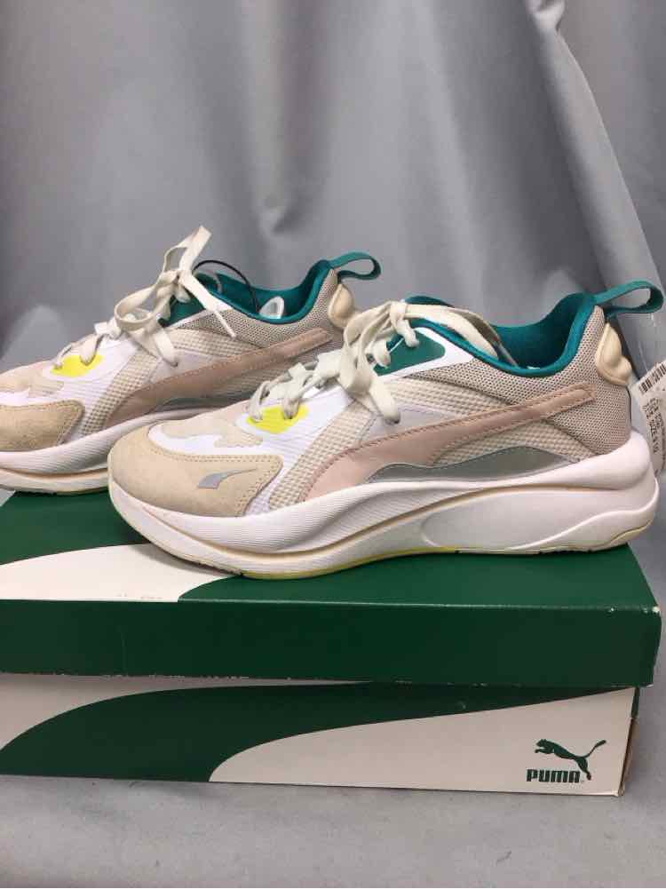 PUMA SIZE 9 1/2 Ladies SHOES