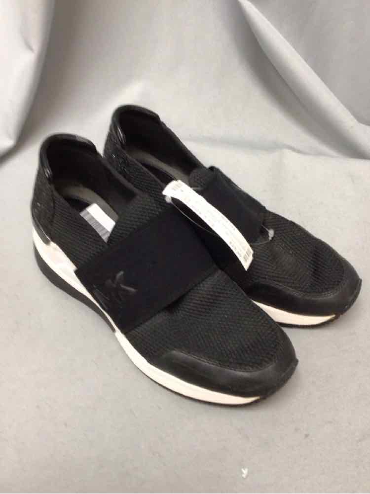 MICHAEL KORS SIZE 7 1/2 Ladies SHOES