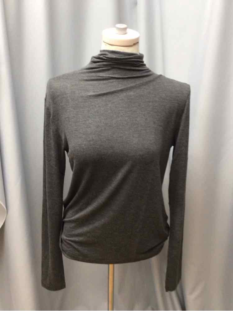 UNIQLO SIZE MEDIUM Ladies TOP