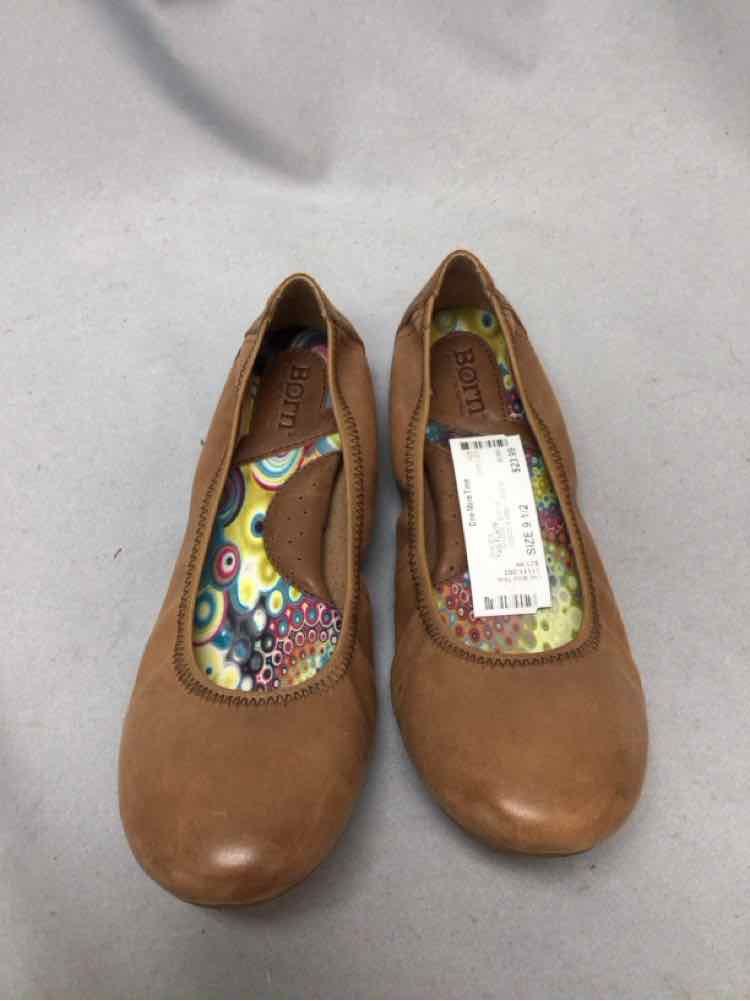 BORN SIZE 9 1/2 Ladies SHOES