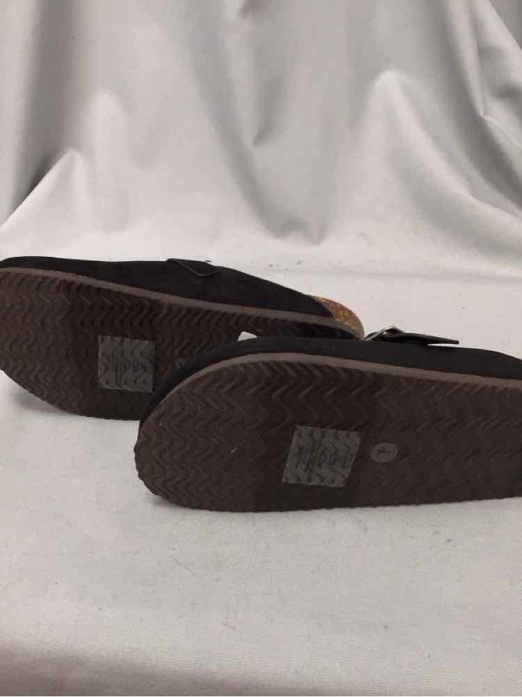 UNIVERSAL THREAD SIZE 7 Ladies SHOES