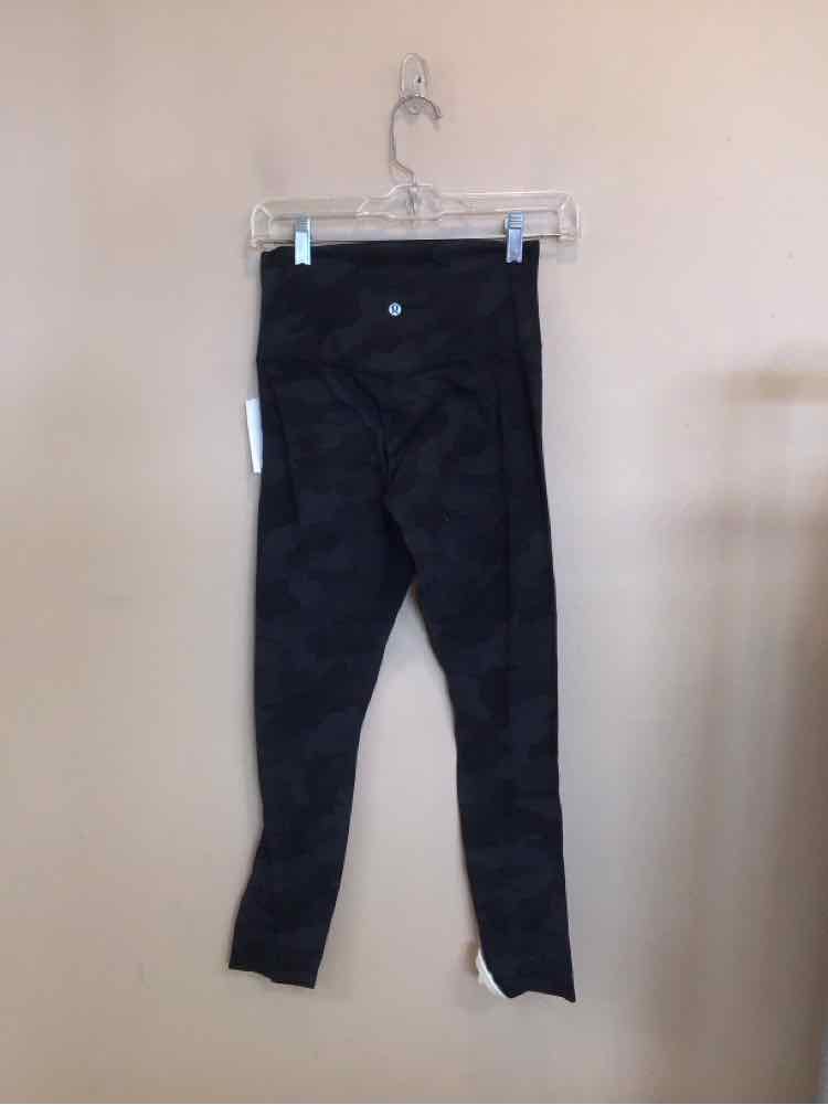 LULULEMON SIZE 6 Ladies EXERCISE