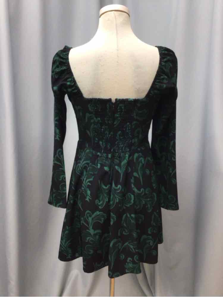 ABERCROMBIE & FITCH SIZE MEDIUM Ladies DRESS