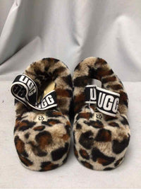 UGG SIZE 6 Ladies SHOES