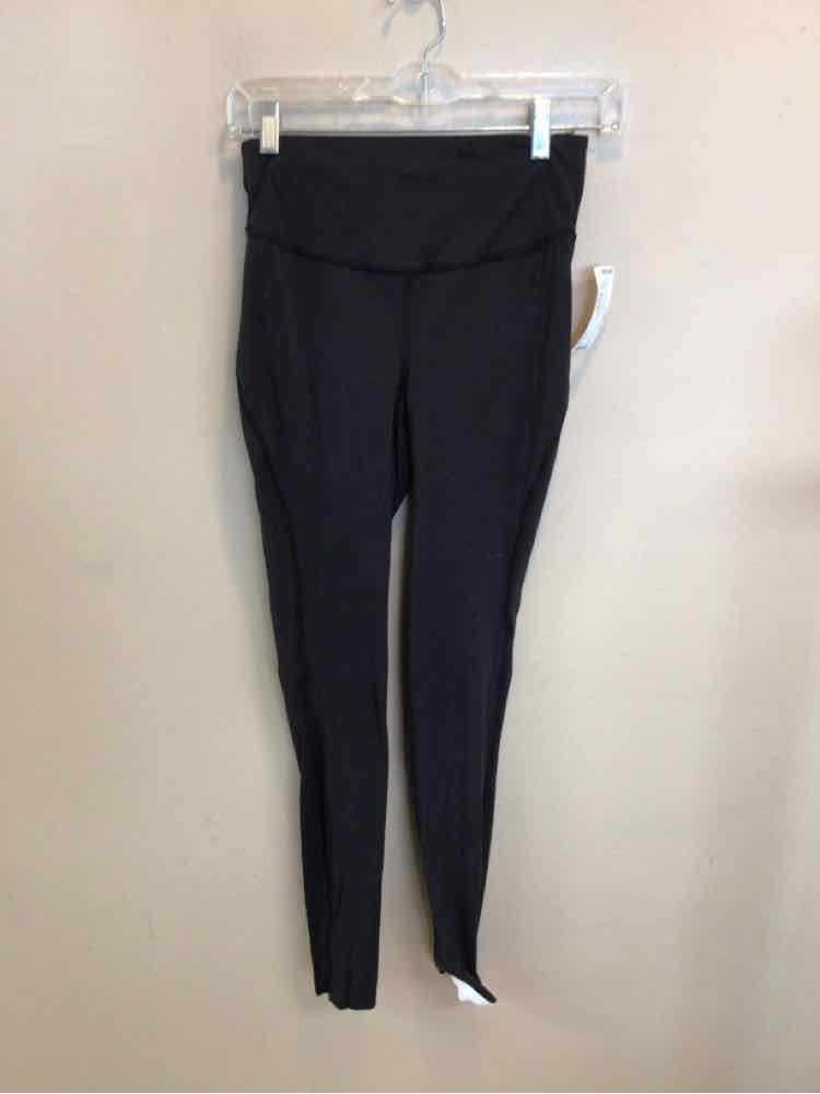 LULULEMON SIZE 4 Ladies EXERCISE