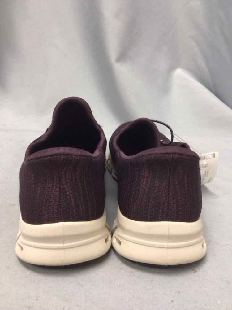 SKECHERS SIZE 7 1/2 Ladies SHOES