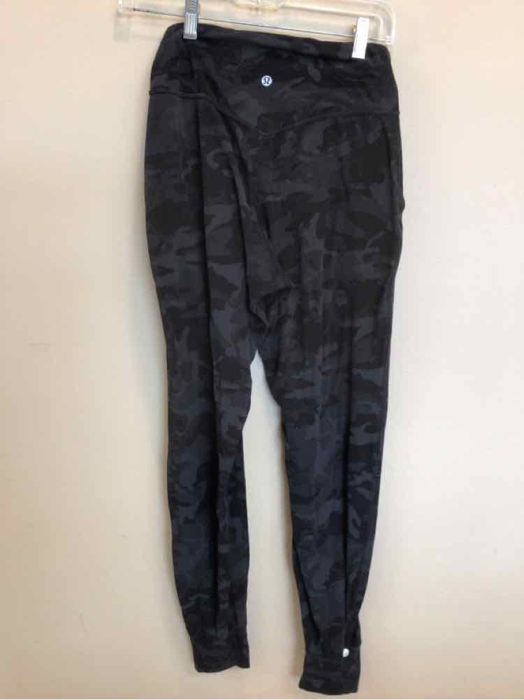 LULULEMON SIZE 6 Ladies EXERCISE