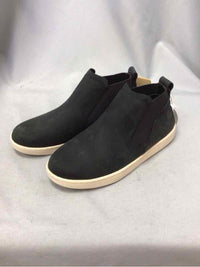OLUKAI SIZE 9 Ladies SHOES