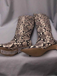 BCBG SIZE 5 1/2 Ladies SHOES