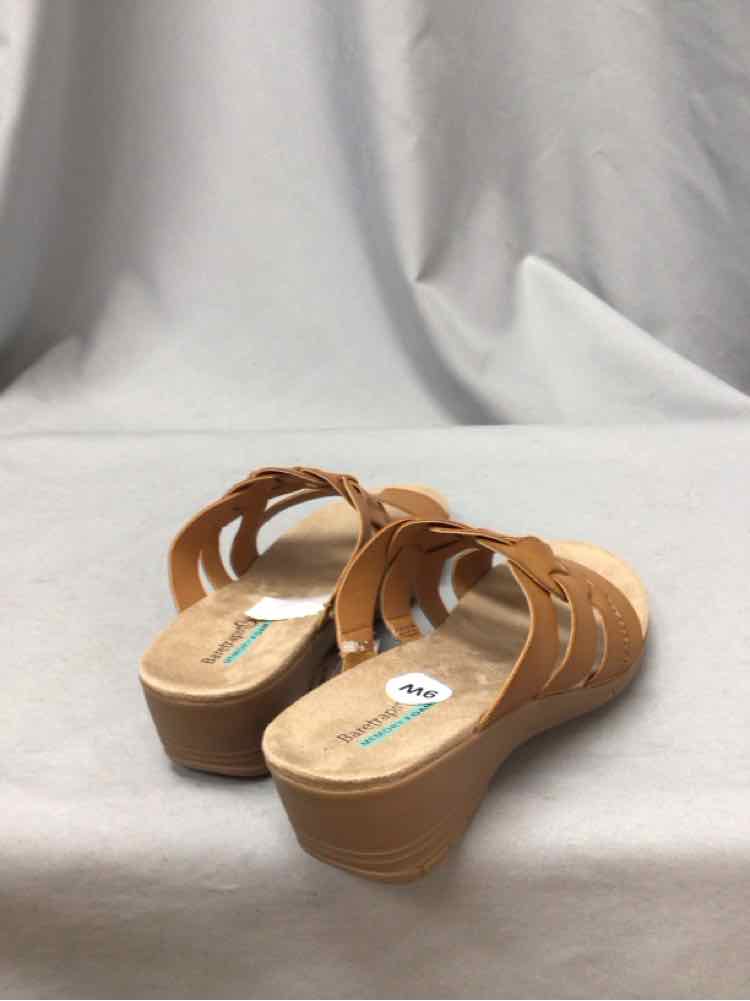 BARETRAPS SIZE 9 W Ladies SHOES