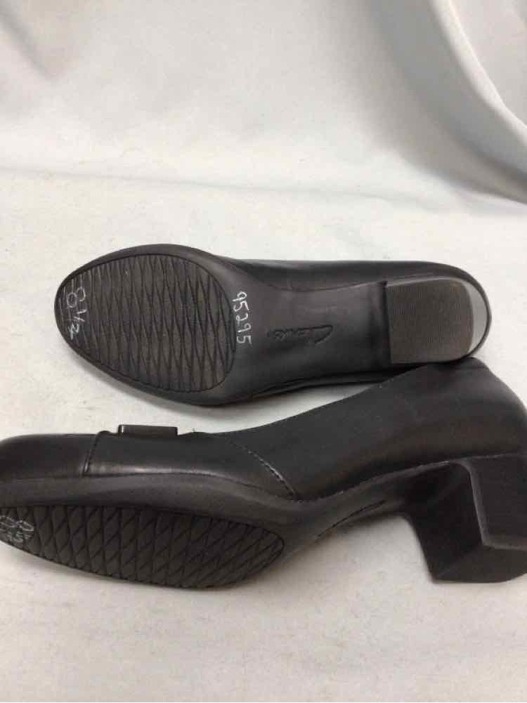 CLARKS SIZE 8 1/2 Ladies SHOES