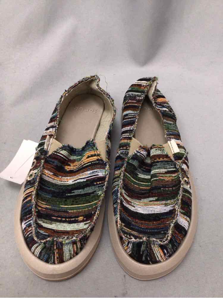 SANUK SIZE 7 Ladies SHOES