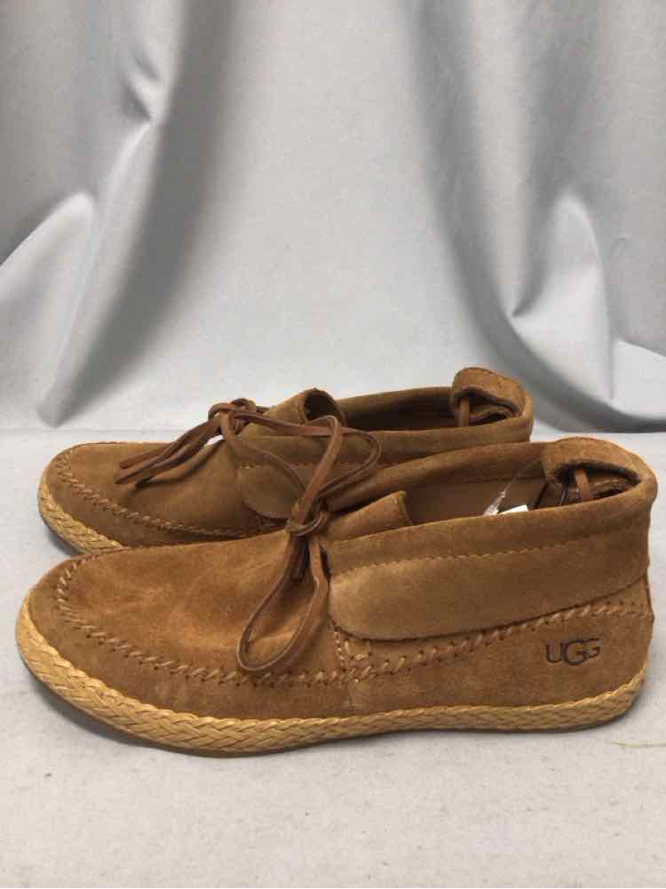 UGG SIZE 7 Ladies SHOES