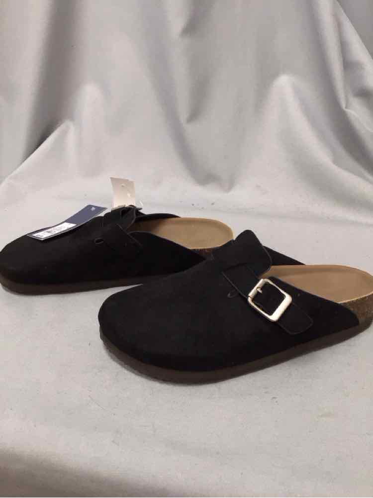 UNIVERSAL THREAD SIZE 7 Ladies SHOES