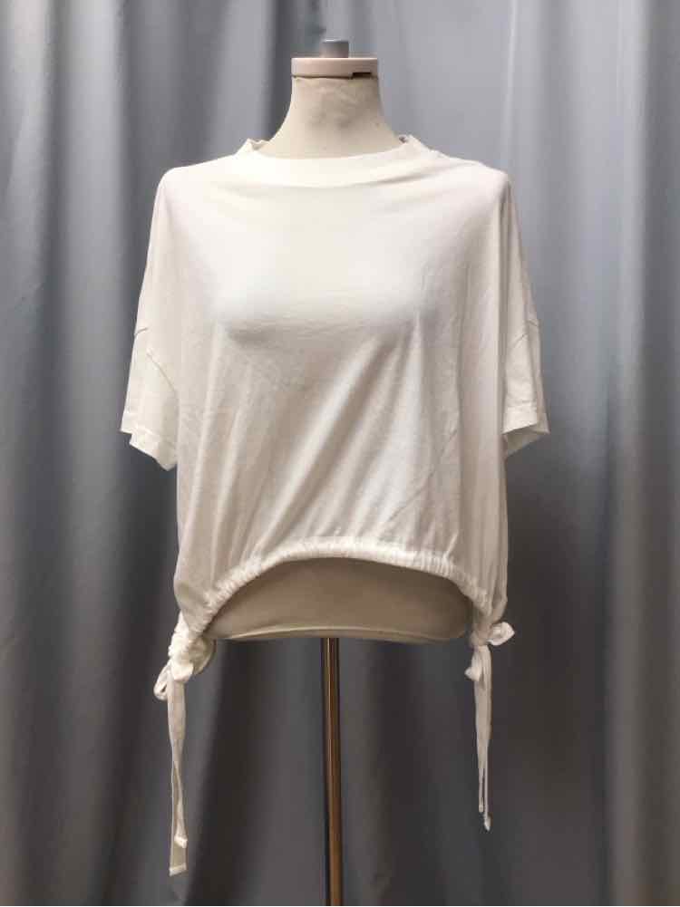 UNIVERSAL THREAD SIZE LARGE Ladies TOP