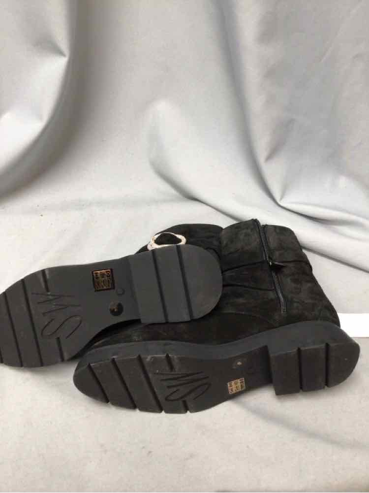 STUART WEITZMAN SIZE 8 Ladies SHOES