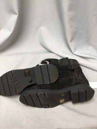 STUART WEITZMAN SIZE 8 Ladies SHOES