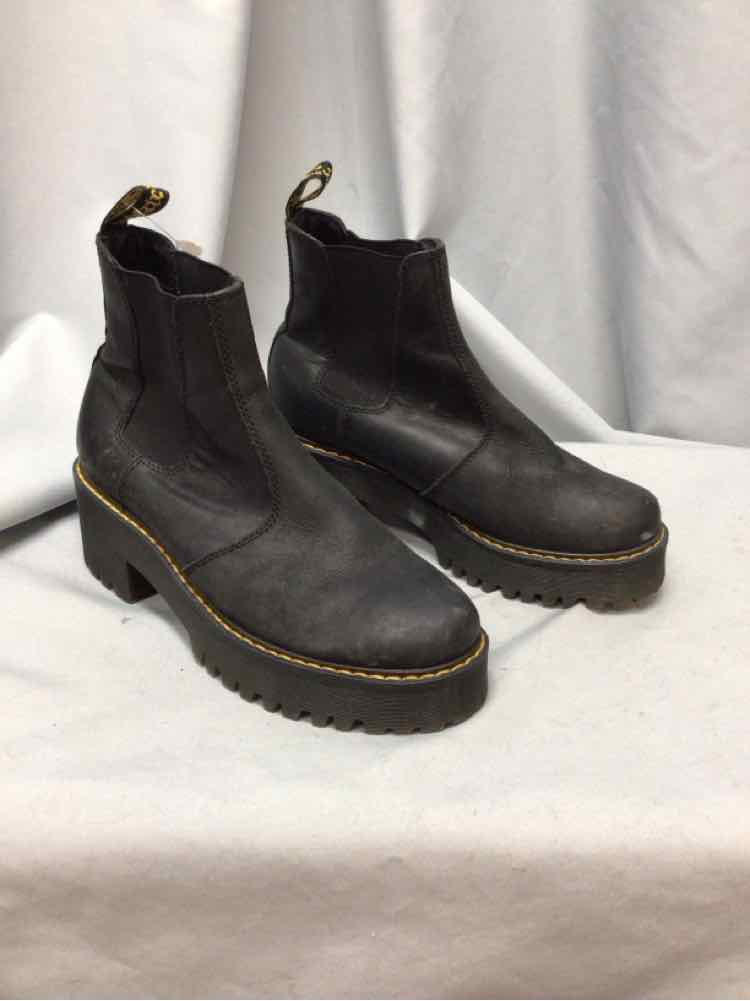 DOC MARTENS SIZE 9 Ladies SHOES