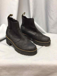 DOC MARTENS SIZE 9 Ladies SHOES
