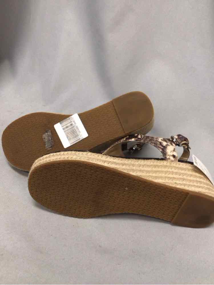 MICHAEL KORS SIZE 7 1/2 Ladies SHOES