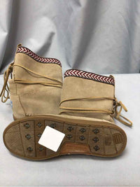 TOMS SIZE 6 Ladies SHOES