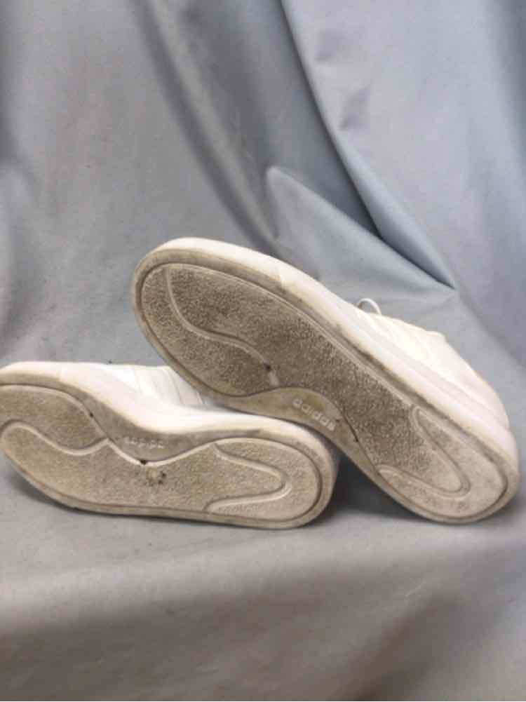 ADIDAS SIZE 7 Ladies SHOES