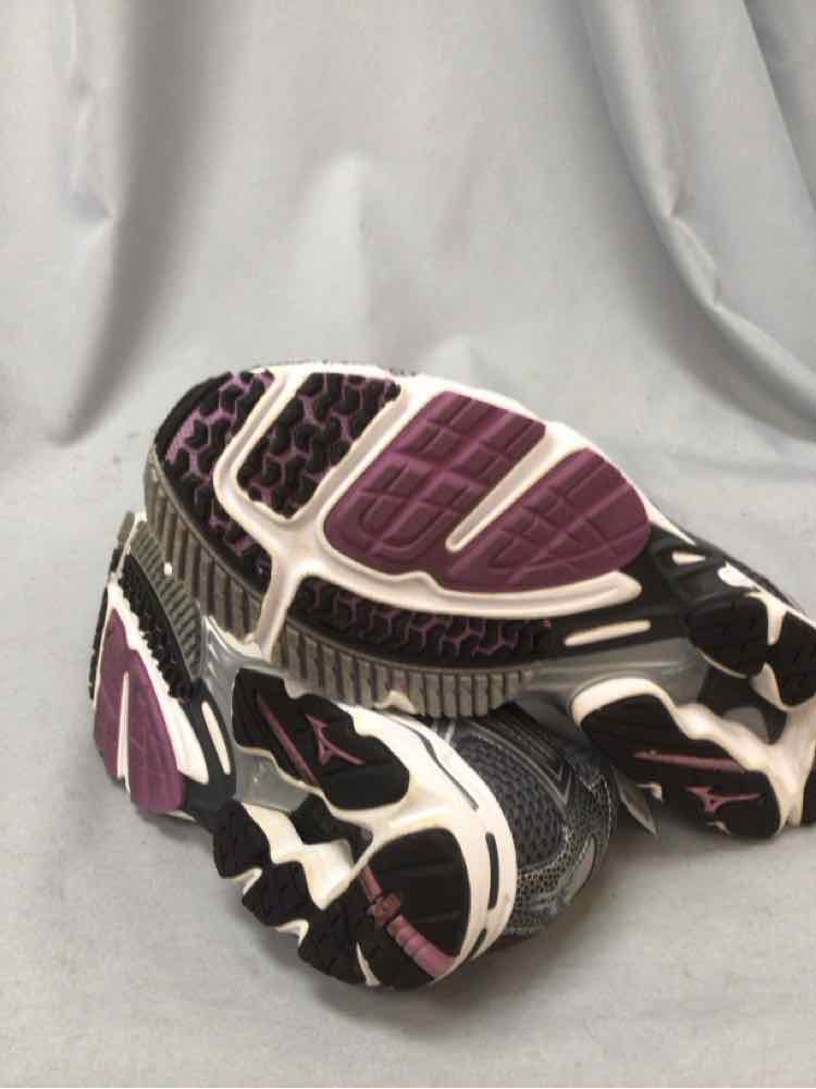 MIZUNO SIZE 9 1/2 Ladies SHOES