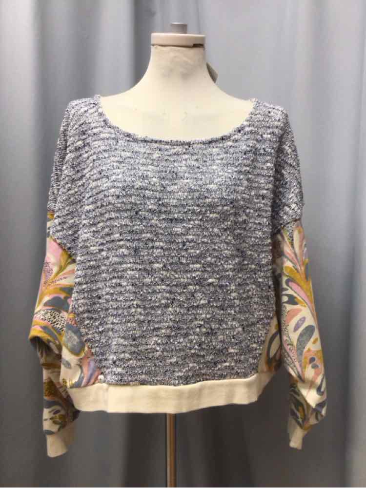 SATURDAY SUNDAY SIZE SMALL Ladies TOP