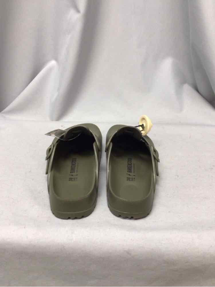 BIRKENSTOCKS SIZE 7 Ladies SHOES