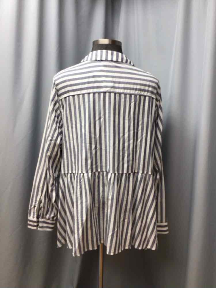 TORRID SIZE 4 X Ladies BLOUSE
