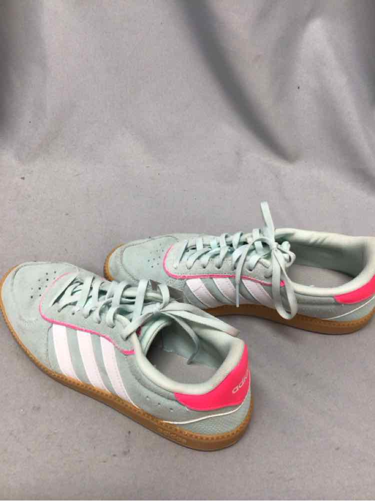 ADIDAS SIZE 7 Ladies SHOES